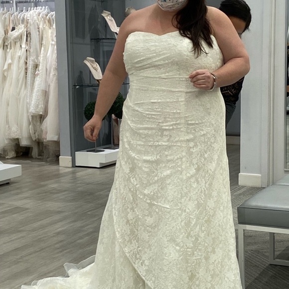 NWT Beautiful Lace Wedding Dress